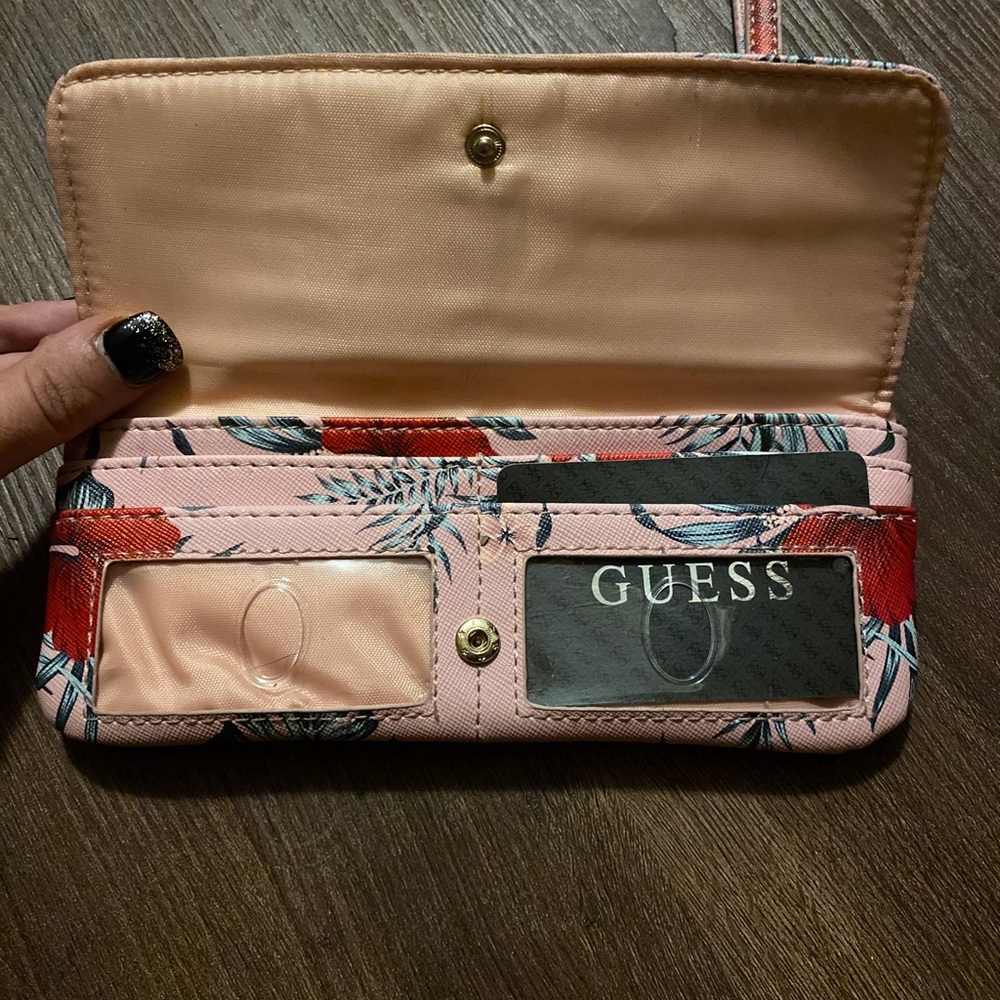 GUESS wallet - Picture 2 of 7